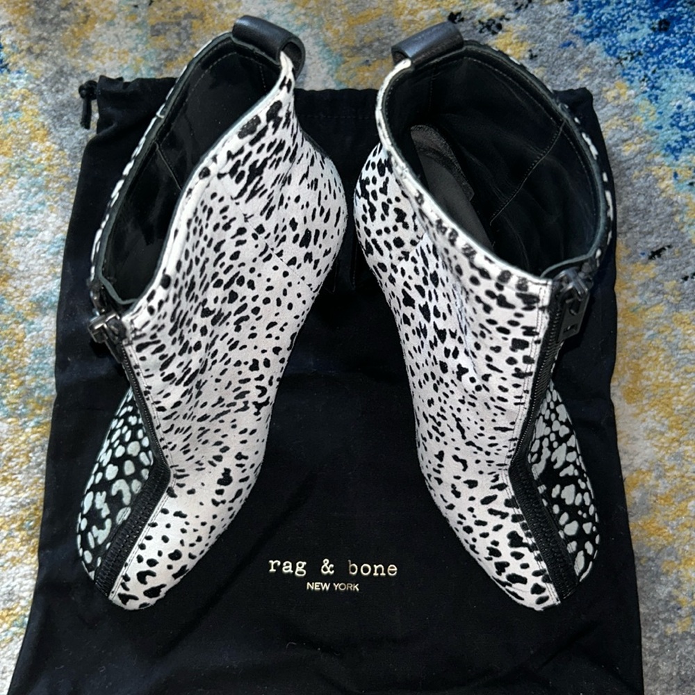 Women’s rag & bone two-toned boots - near perfect
